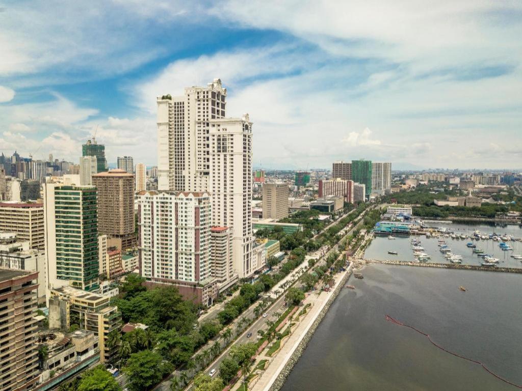 Ritz Astor Hotel Makati City Exterior photo